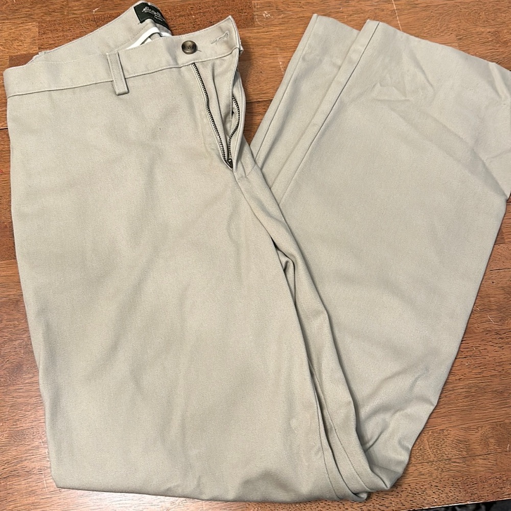 Mens Eddie Bauer flat front pants 33x32